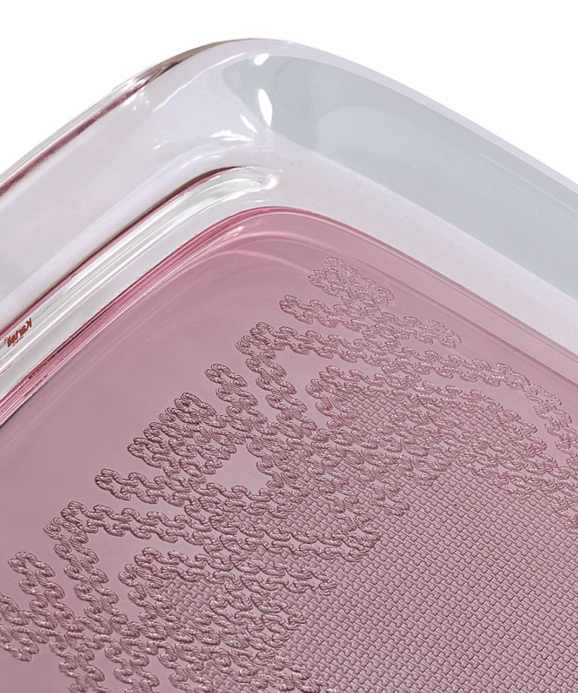 Base detail Kartell Teatime Rosa tray with crocheted relief pattern