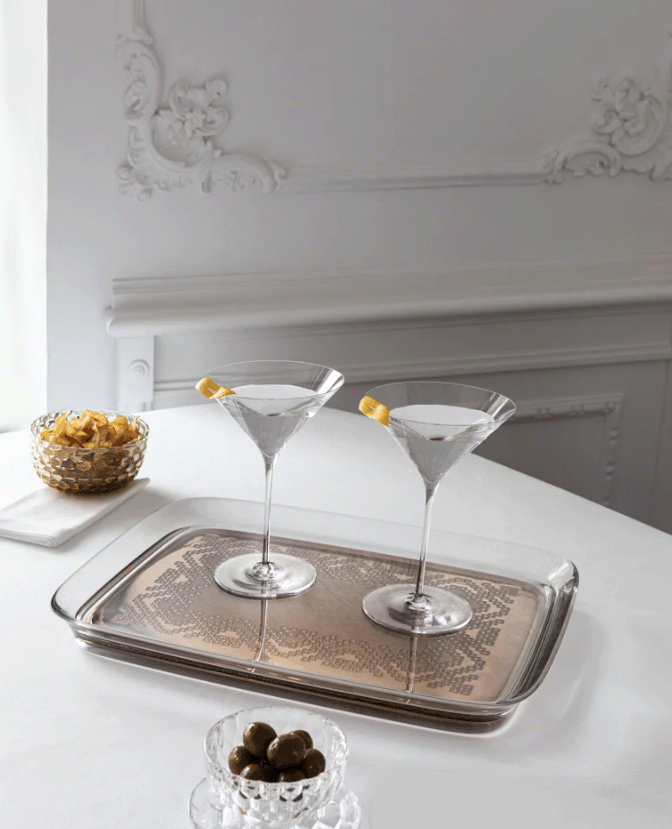 Dienblad Teatime van Kartell in brons, rechthoekig met gehaakt motiv in de bodem