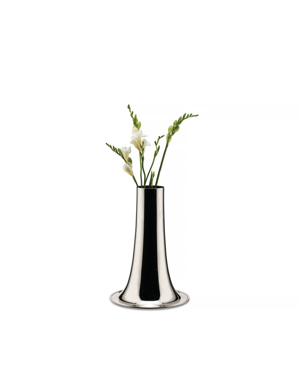 Trumpet vaas breed in zilver van Alessi, ontworpen door Michael Anastassiades, met witte bloemen.