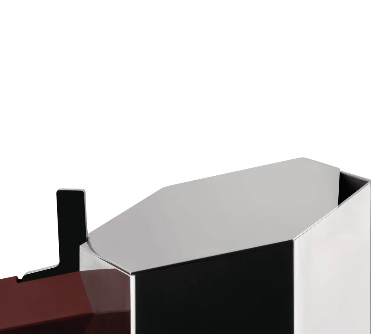 Detail van deksel en handvat van de Alessi Menhir koffiemaker