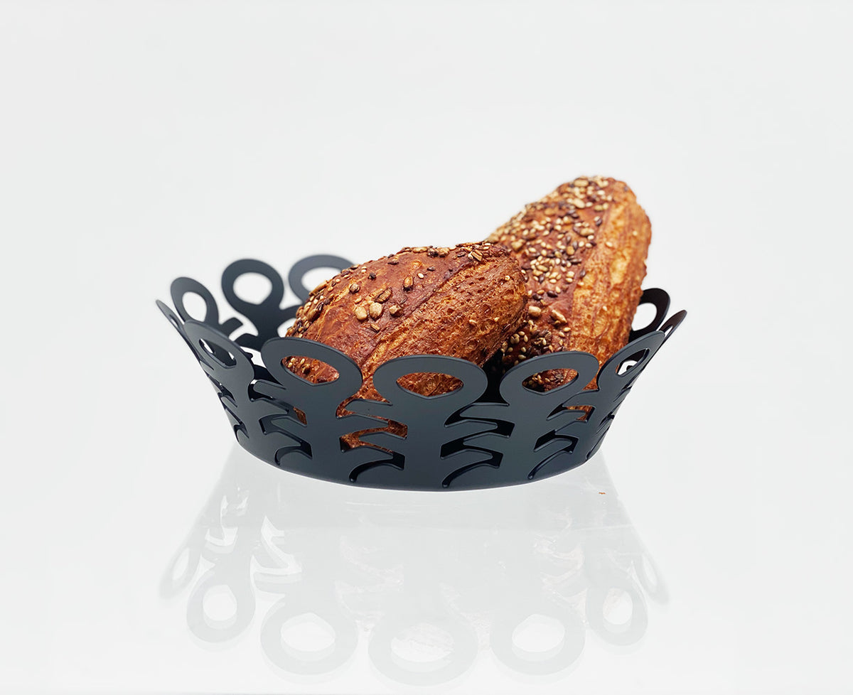 Alessi Vimini mand klein in zwart, gemaakt van plaatstaal, gevuld met brood