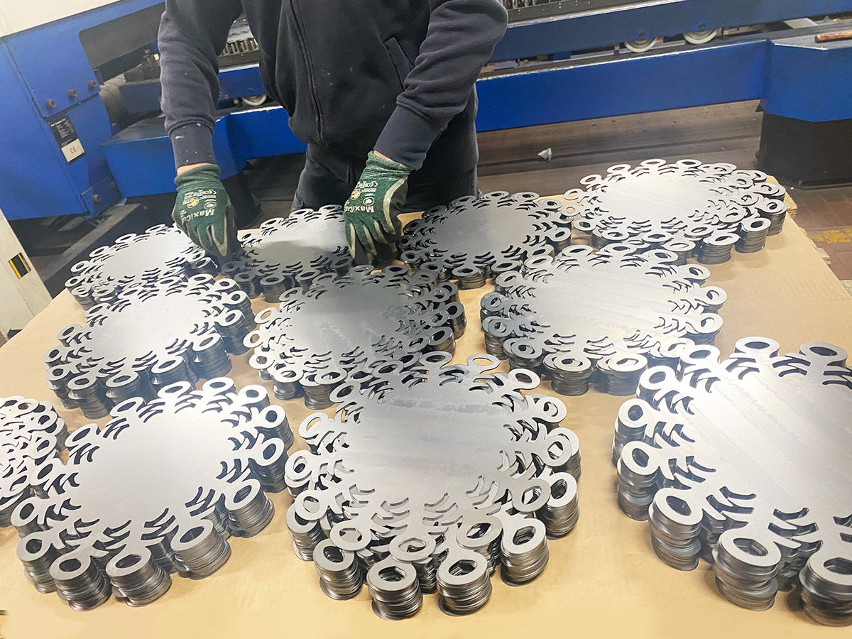 Productie van de Alessi Vimini mand, groot, gelaserd plaatstaal