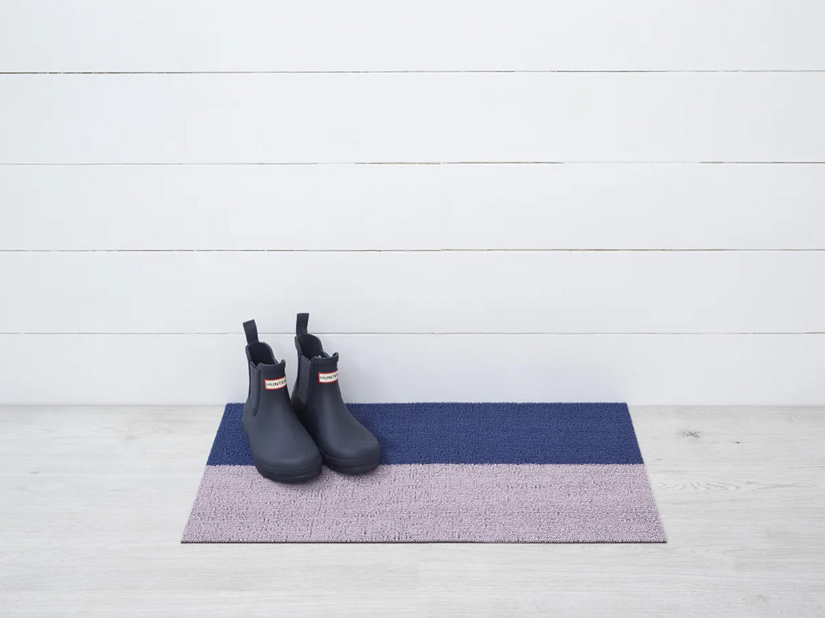 Chilewich deurmat Duo Stripe Berry, 46 x 71 cm, in blauw en roze