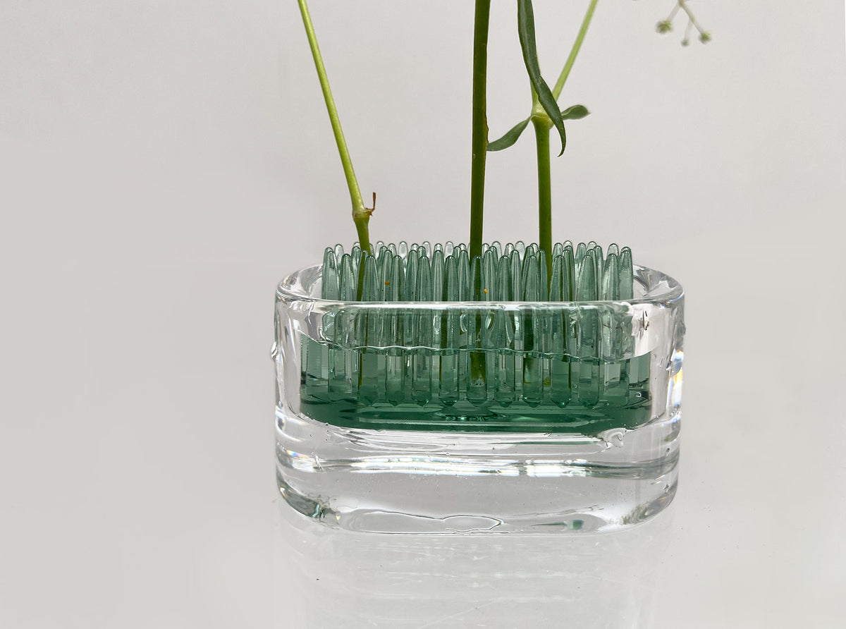 Michi-Kusa Oval Green, detail of green insert filled with water