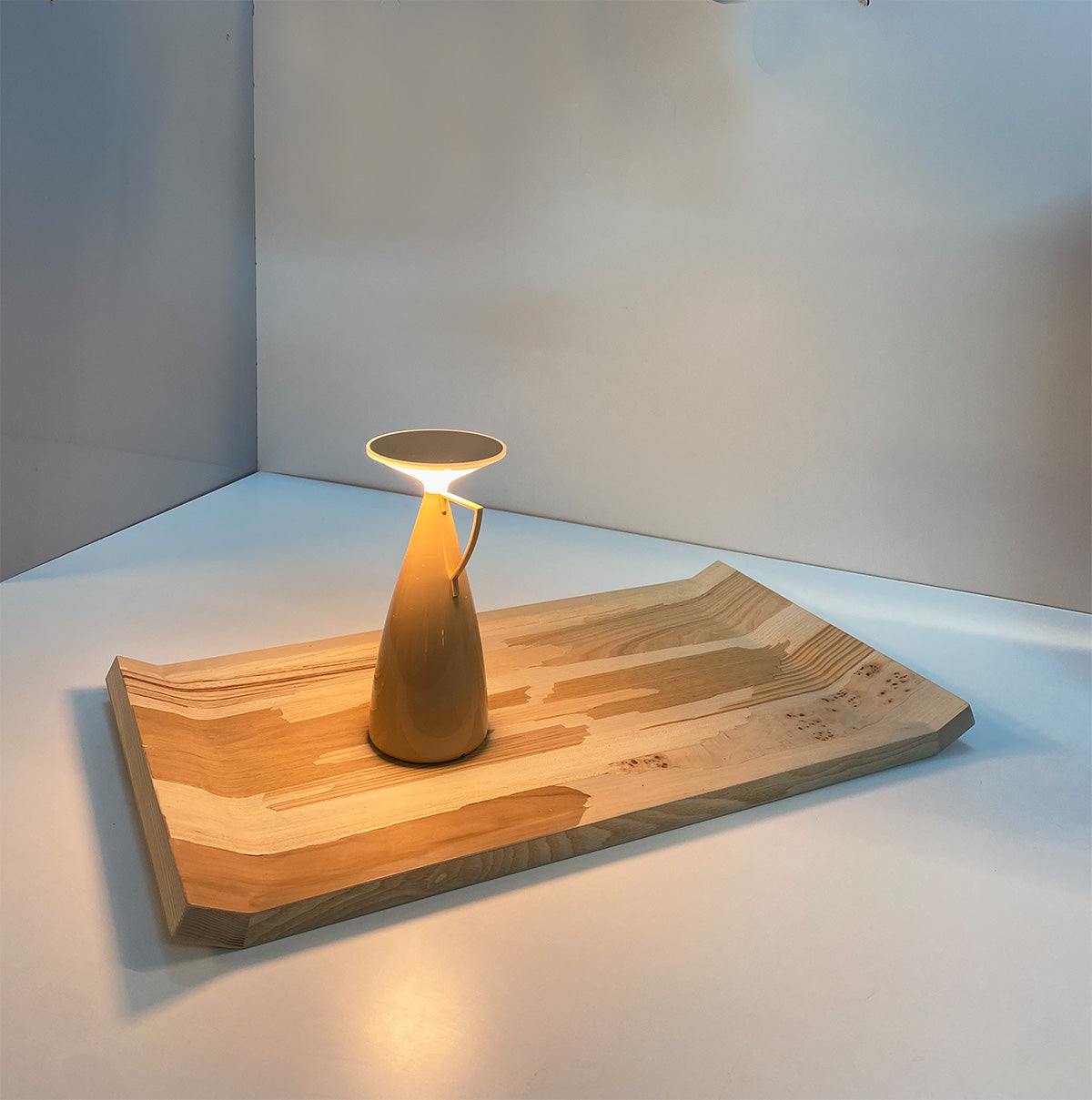 Kartell Camomille tafellamp, brandend, licht in warme tint