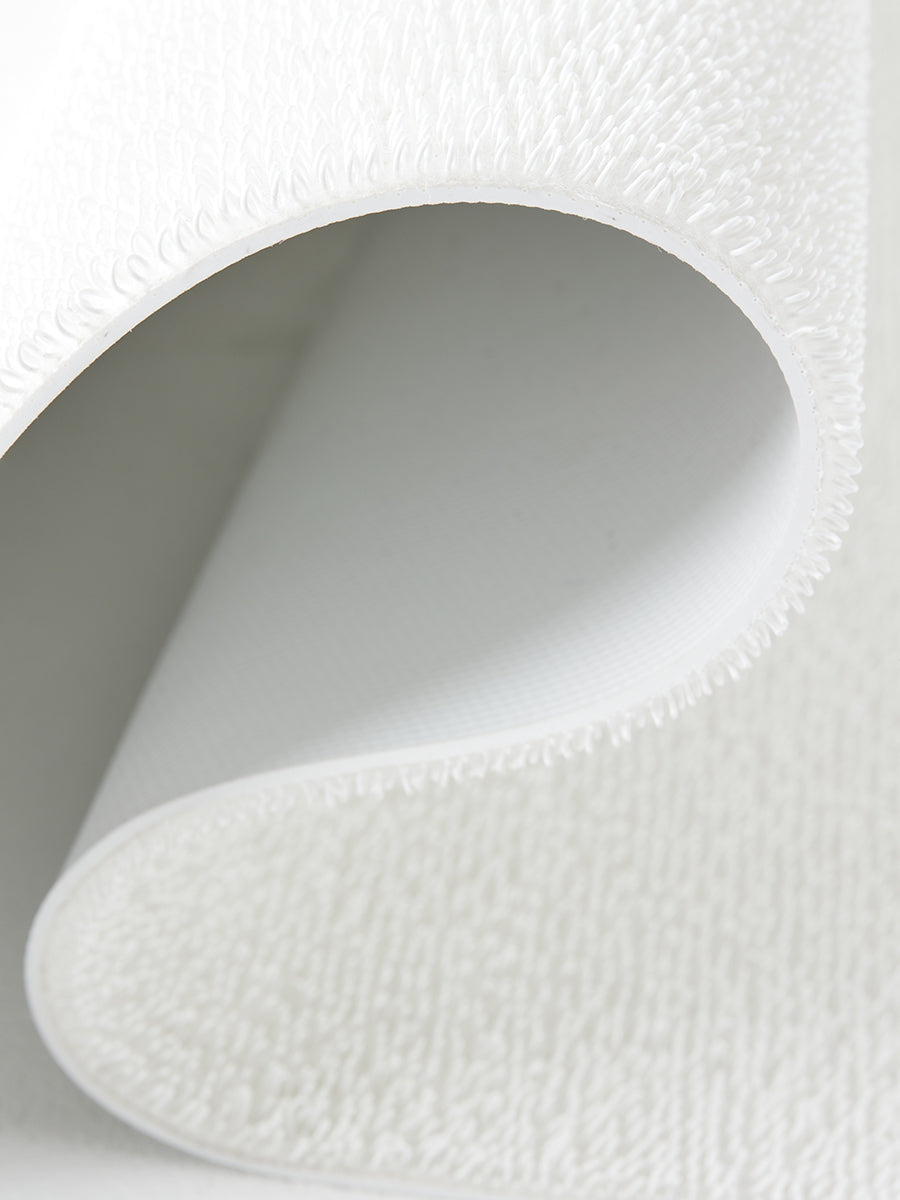 Detail van de getufte structuur van de Chilewich deurmat Solid Super White