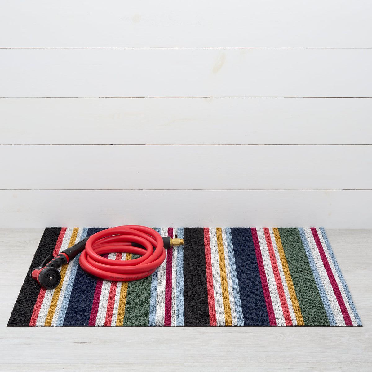 Chilewich Shuffle Stripe Petunia als utility mat van 61 x 91 cm