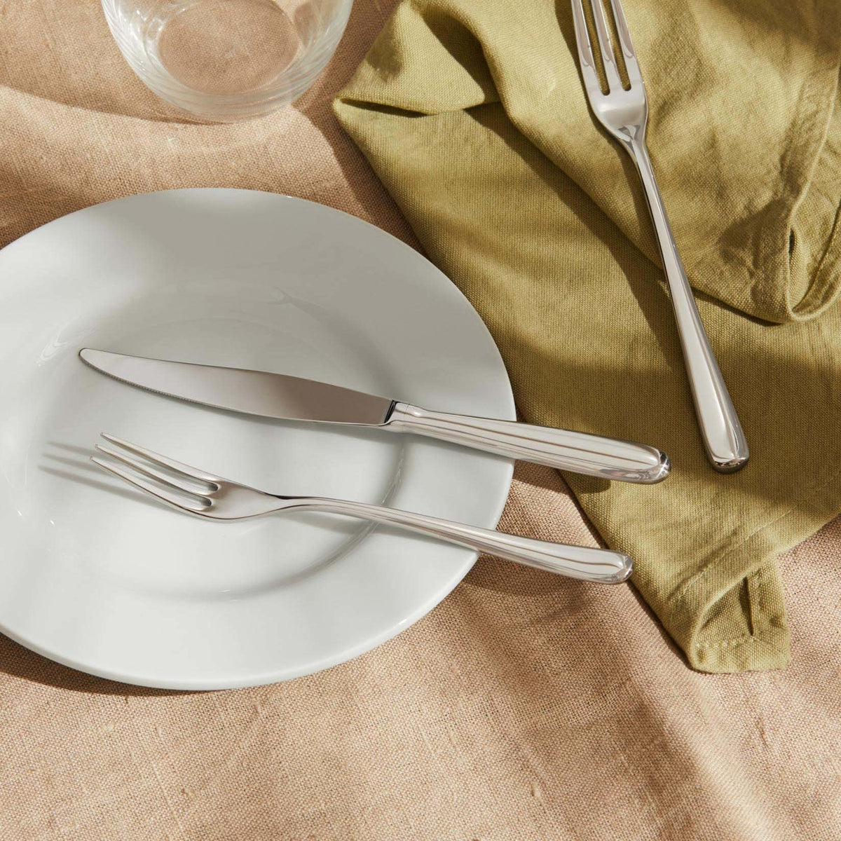 Alessi Caccia monobloc dessertmes LCD01/6M op tafel