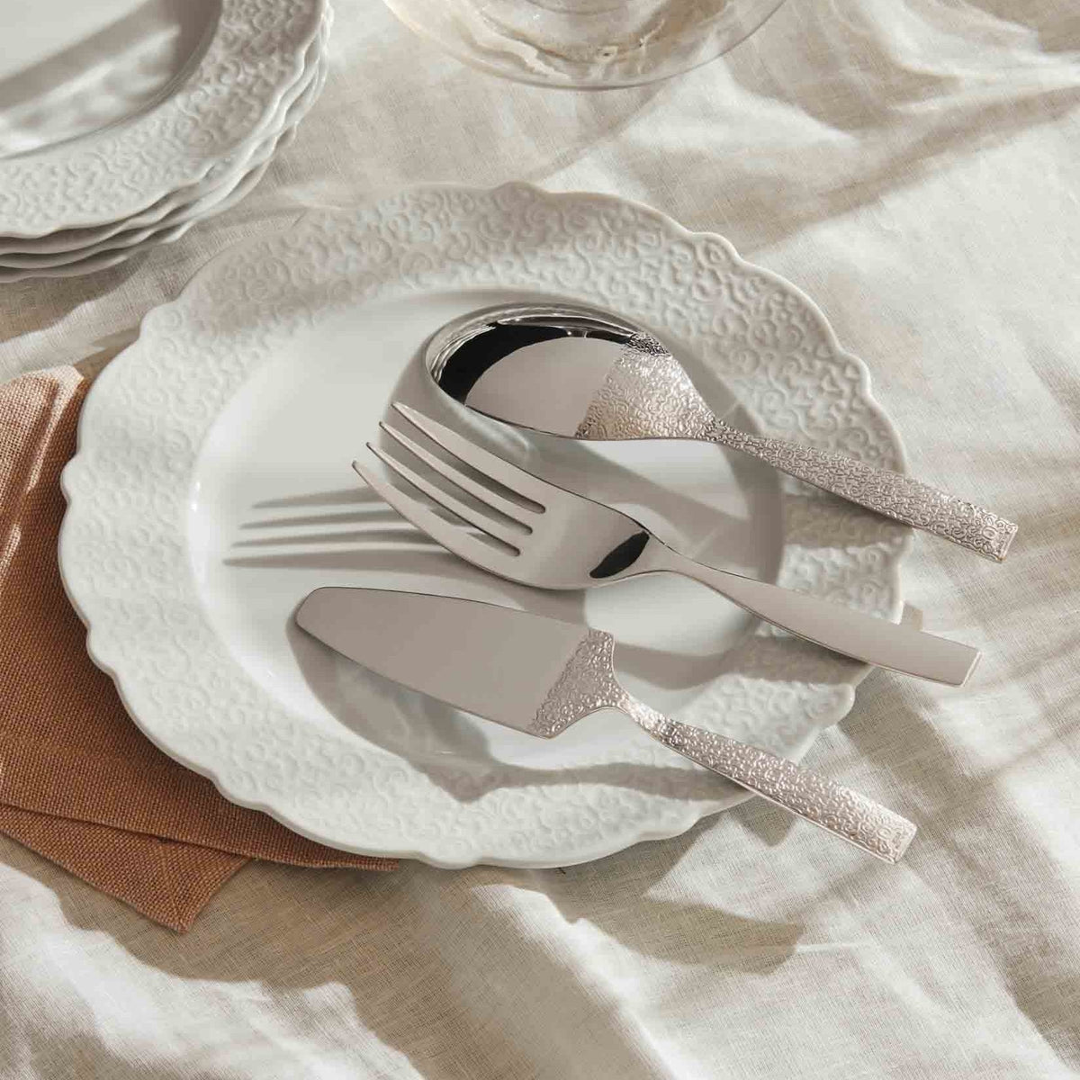 Alessi Dressed serveervork MW03/12 op tafel
