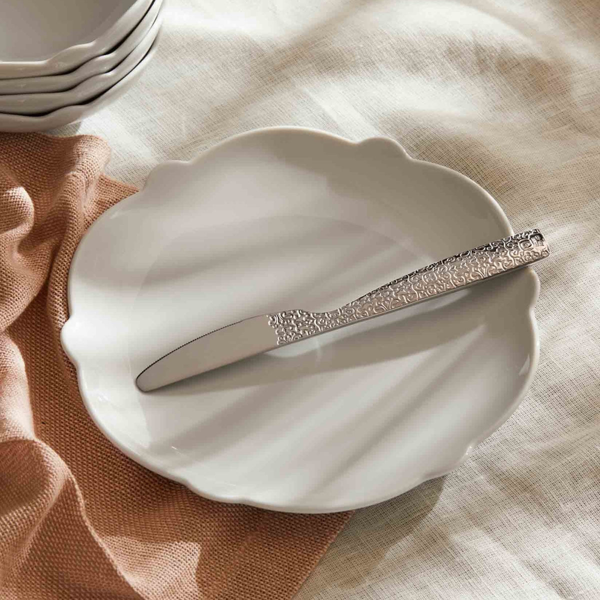 Alessi Dressed dessertmes MW03/6 op tafel