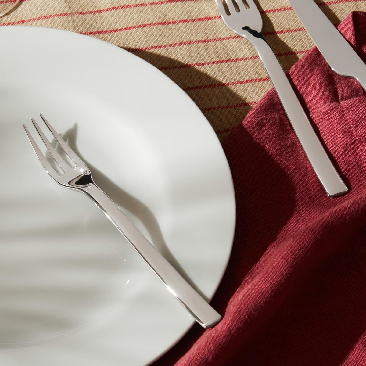 Alessi Ovale visvork REB09/17 op tafel