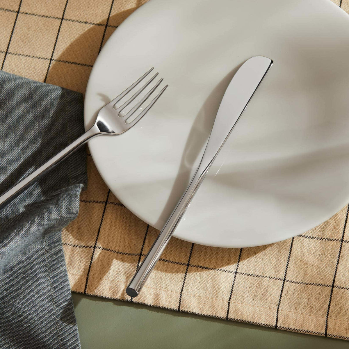 Alessi MU dinermes TI04/3 op tafel
