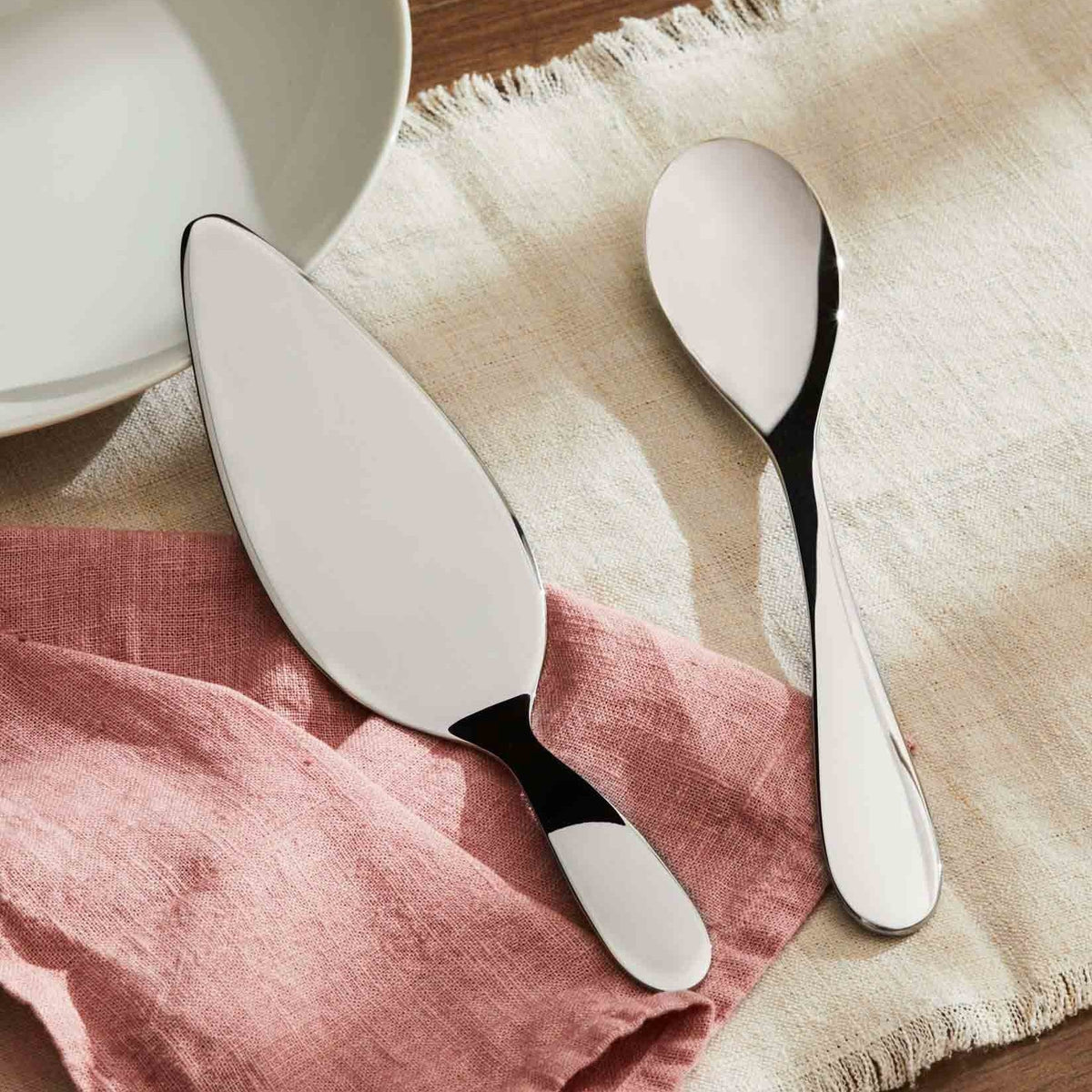 Alessi Eat.it taartlepel WA10/15 op tafel