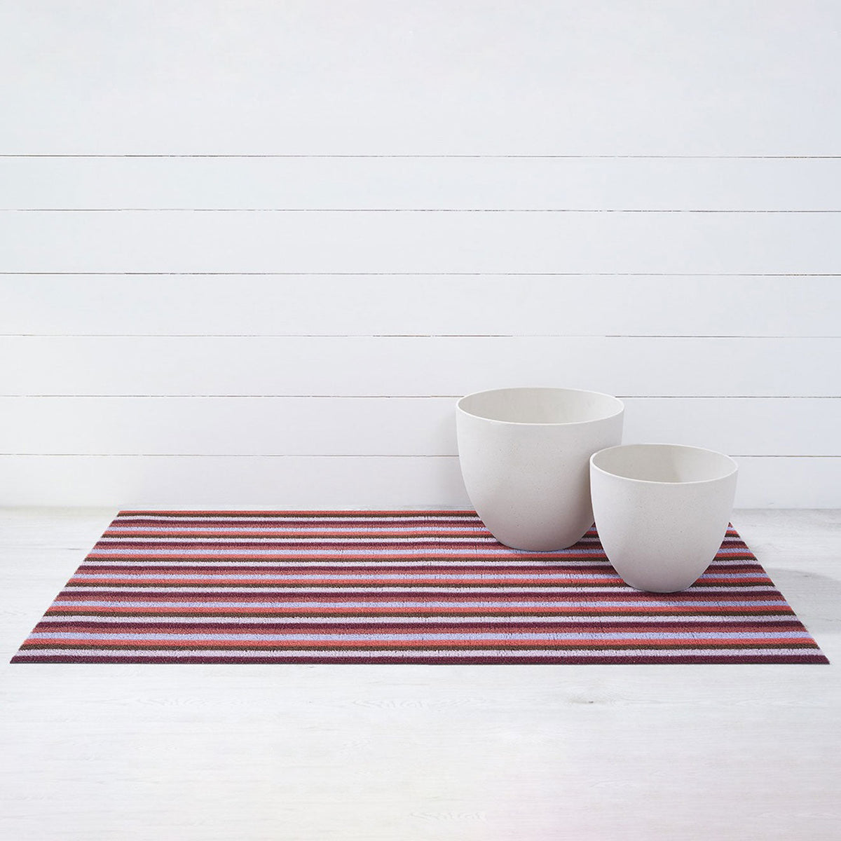 Chilewich Even Stripe Berry als big mat van 91 x 152 cm