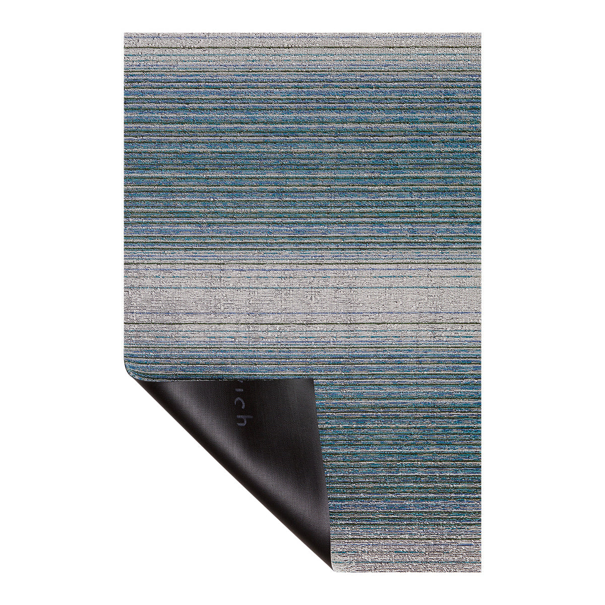 Hoek en rand van de Chilewich deurmat Fade Stripe Lagoon