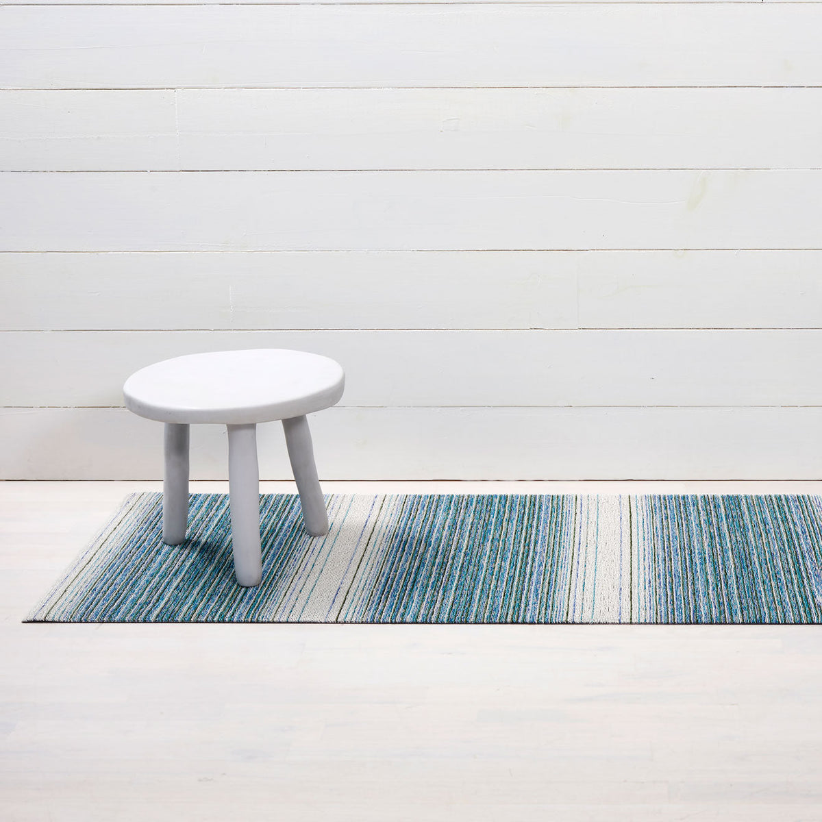 Chilewich Fade Stripe Lagoon als runner van 61 x 183 cm