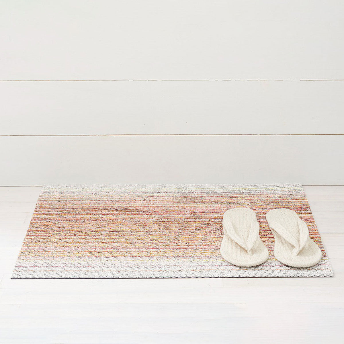 Chilewich Fade Stripe Sunrise als deurmat van 46 x 71 cm