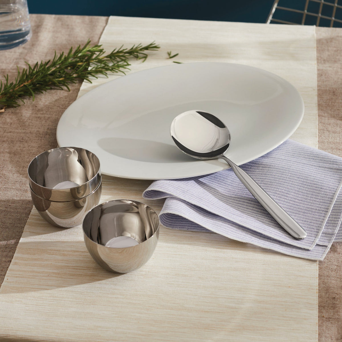 Alessi Kommenset 3-delig Mami SG59 op tafel
