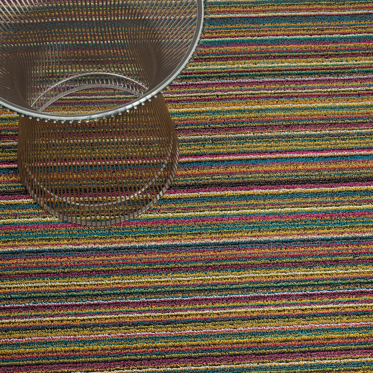 Chilewich deurmat Skinny Stripe Bright Multi in gebruik