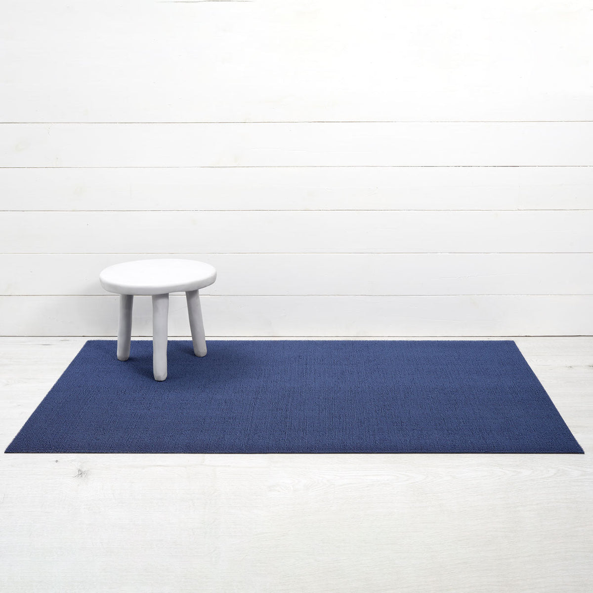 Chilewich Solid Indigo als big mat van 91 x 152 cm