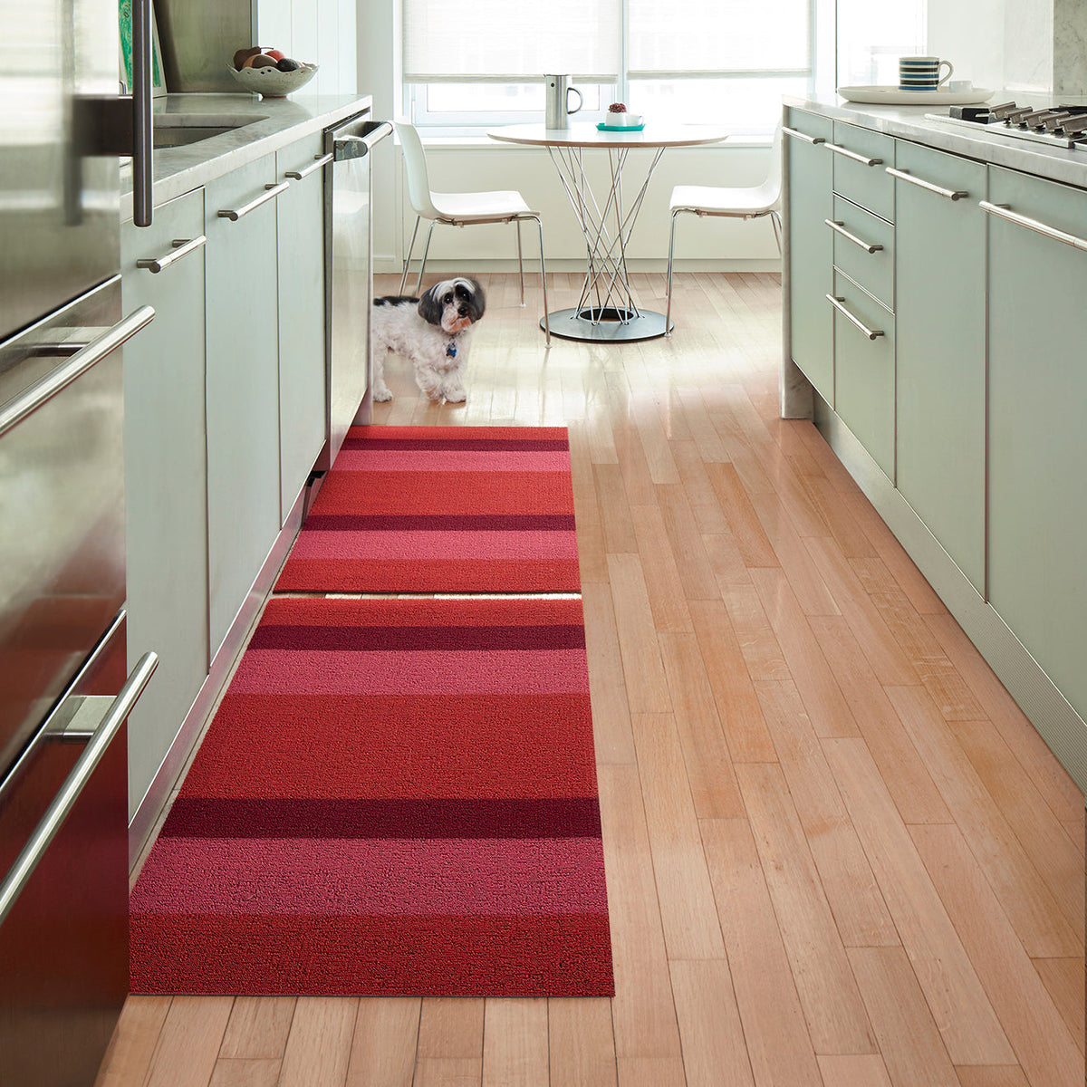 Chilewich deurmat Bold Stripe Punch in gebruik