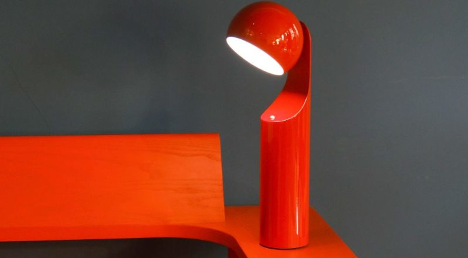  Mono Retro Lamp Bright Red